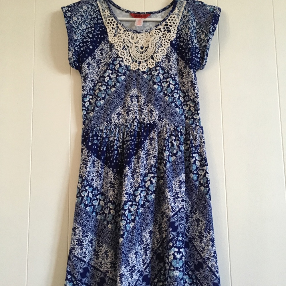 Blue and white patterned dress